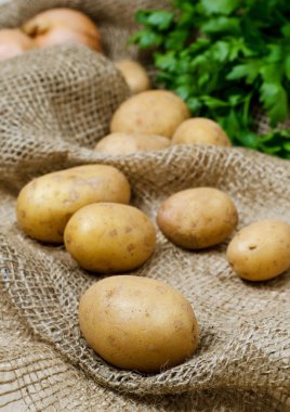 Çiğ patates.