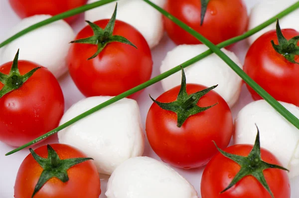 Kiraz domates, mozzarella peyniri ile — Stok fotoğraf