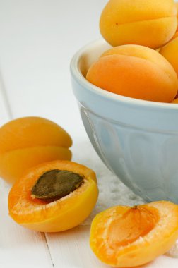 bir kase içinde kayısı