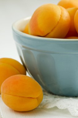 bir kase içinde kayısı