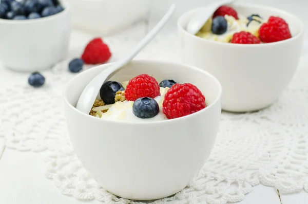 Müsli s jogurtem a čerstvé jahody — Stock fotografie