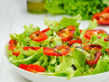 Salata marul ve kagit