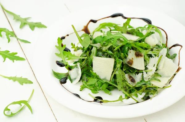 Roket salata parmesan ile — Stok fotoğraf