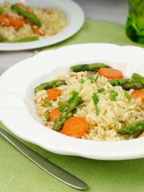 Risotto kuşkonmaz ile