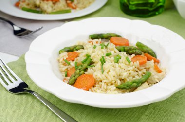 Risotto kuşkonmaz ile