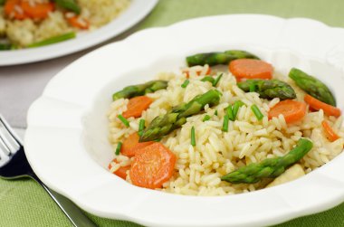 Risotto kuşkonmaz ile