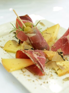 Prosciutto ile peynir ve truffle