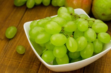 bir kase içinde üzüm