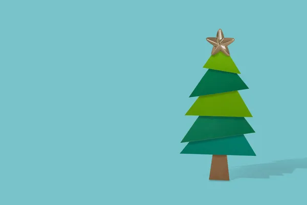 圣诞树是由纸和圣诞明星装饰而成的 最小假期的概念 具有创意的冬季布局 — 图库照片