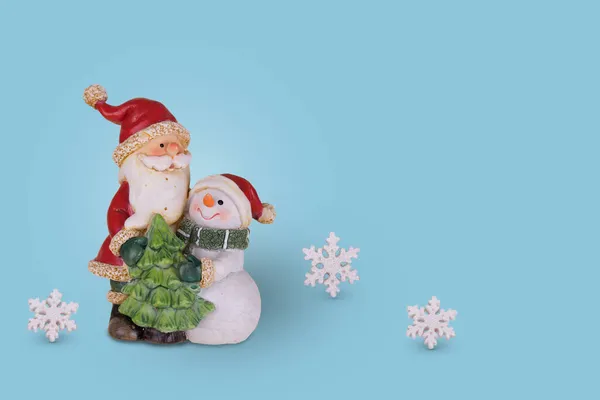 Creative Christmas Idea Santa Claus Snowman Embrace Bright Blue Background — Stock Photo, Image