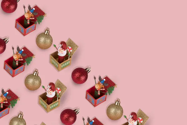 Cute Wzór Reniferów Santa Clause Pudełku Bombki Świąteczne Kulki Pastelowym — Zdjęcie stockowe