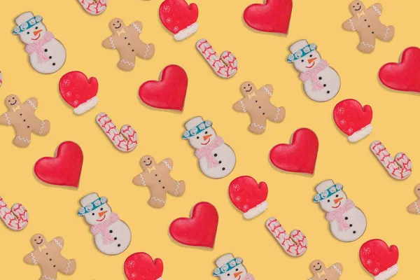 Trendy Christmas Pattern Made Homemade Gingerbread Cookies Isolated Yellow Background — Stock Photo, Image