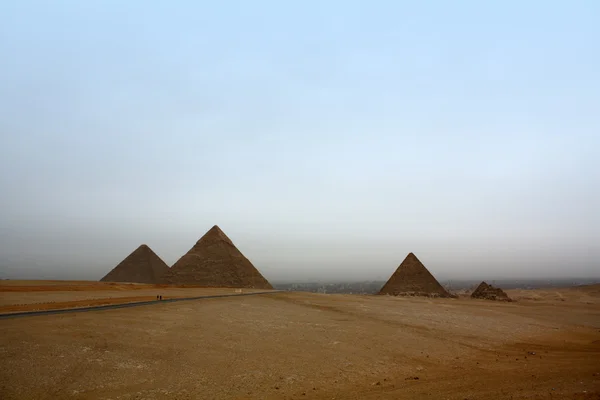Famous egyptian pyramids in Giza — Stock Photo, Image