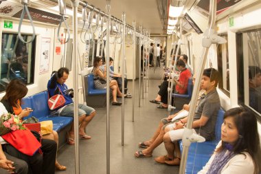 metro treni (boş vagon)
