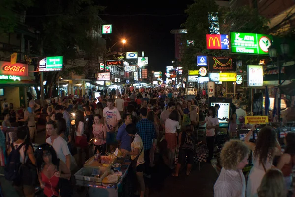 Une foule de gens. Beaucoup de touristes — Photo