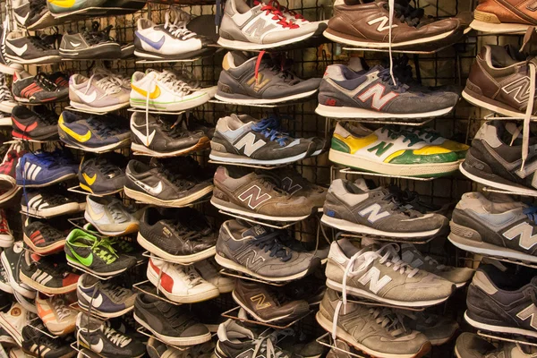 Baskets et chaussures de jogging de marque — Photo