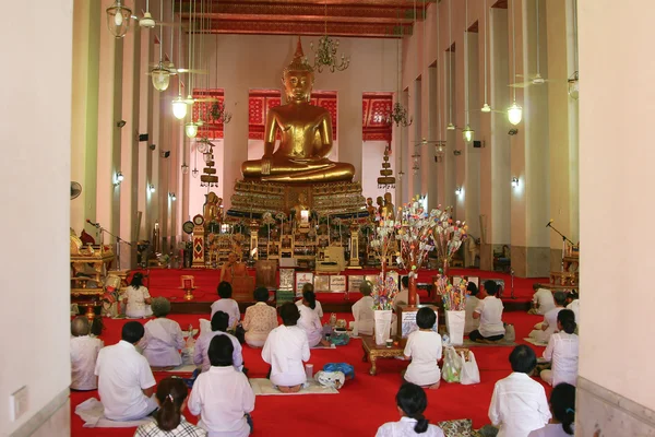 タイ (屋内で寺院) — ストック写真