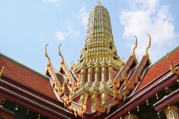 Terraza superior. Fragmento de King Palace en Bangkok —  Fotos de Stock