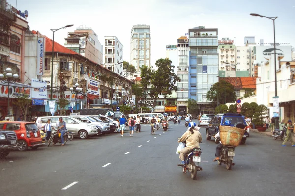 City road och skyskrapor i Asien (ii) — Stockfoto