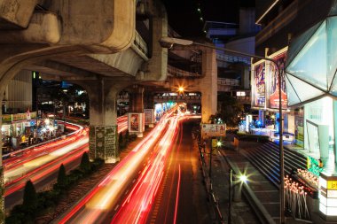 Köprünün altında