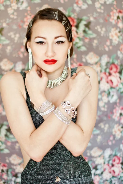 Beautiful woman retro soft portrait against floral grey background — Stock Photo, Image