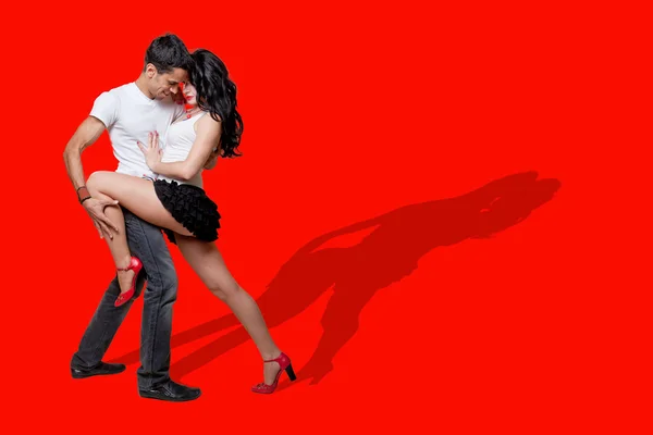 Baile apasionado. El concepto del amor - el día de San Valentín. Captura de estudio — Foto de Stock