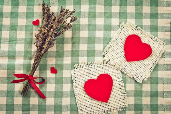 Cartão de saudação ao Dia de São Valentim com corações — Fotografia de Stock