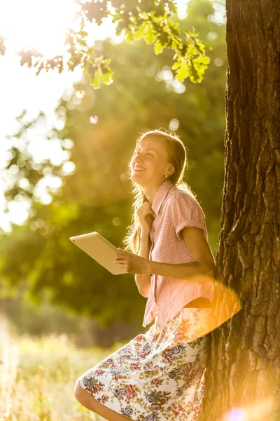 Tablet woman on a sunny day — Stock Photo, Image