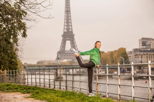 Meisje in de sport buiten — Stockfoto