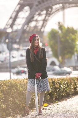 romantik şehirde moda kadın. Fransız moda