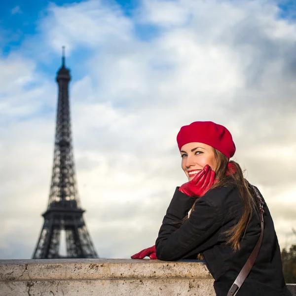 Žena a eiffel věž — Stock fotografie