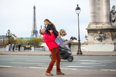 Paris eiffel Kulesi Romantik Çift