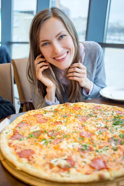 Lezzetli pizza — Stok fotoğraf