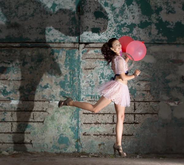 Jumping with balloons — Stock Photo, Image