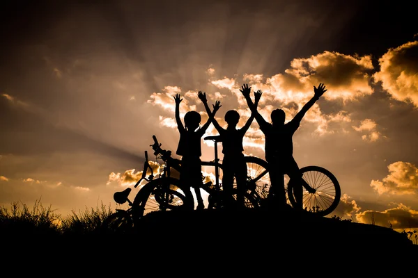 Active family cycling — Stock Photo, Image