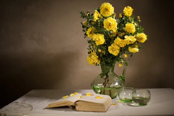 Still life with flowers — Stock Photo, Image