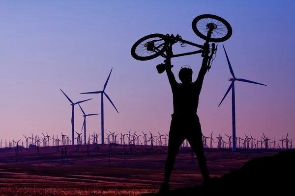 Turbina eólica e um homem — Fotografia de Stock