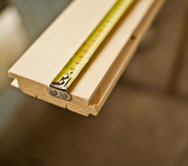 ahşap tahta ve ölçüm bandı