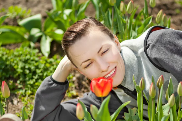 Retrato de mulher jardinagem — Fotografia de Stock
