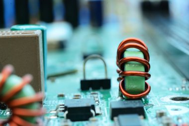 yan görünümü ile bir elektronik baskılı ferrit halka yakın çekim