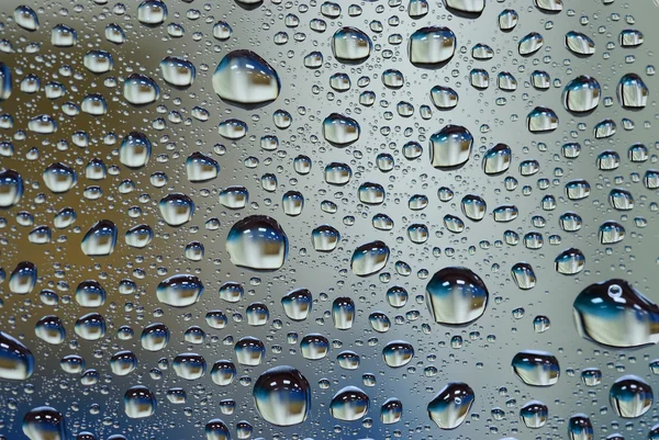 Wassertropfen auf Glaswand — Stockfoto