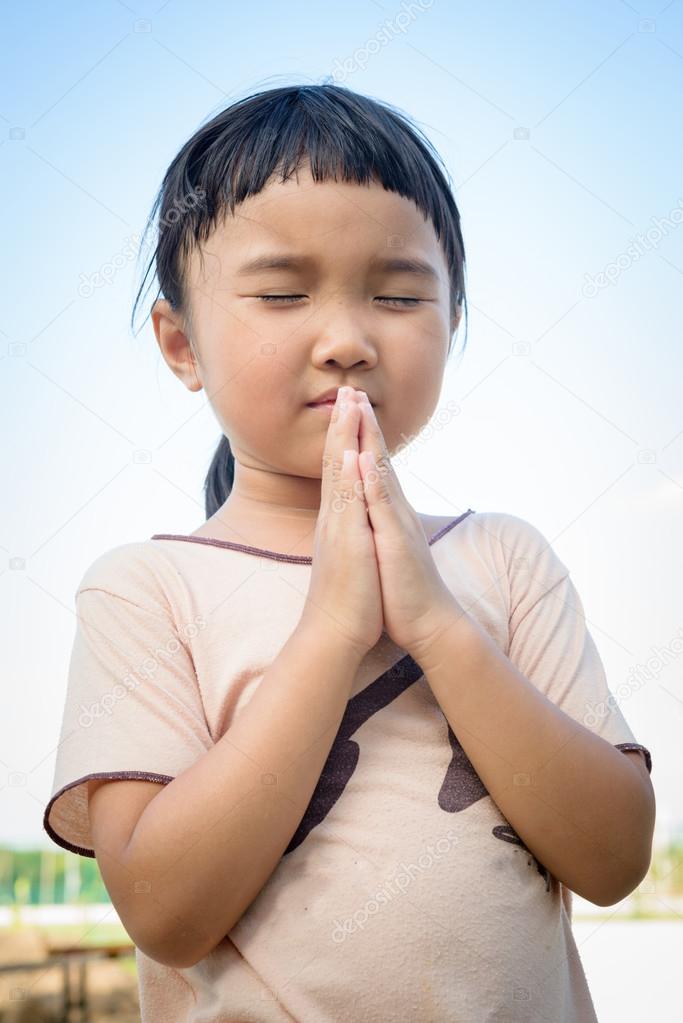 Thai girl praying 