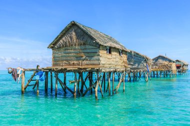 Bohey Dulang Adası, Semporna Sabah, Malezya 'da Borneo deniz çingene su köyü manzarası.