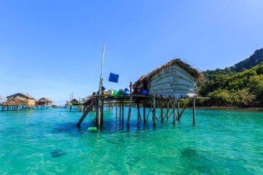 Bohey Dulang Adası, Semporna Sabah, Malezya 'da Borneo deniz çingene su köyü manzarası.