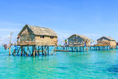 Bohey Dulang Adası, Semporna Sabah, Malezya 'da Borneo deniz çingene su köyü manzarası.