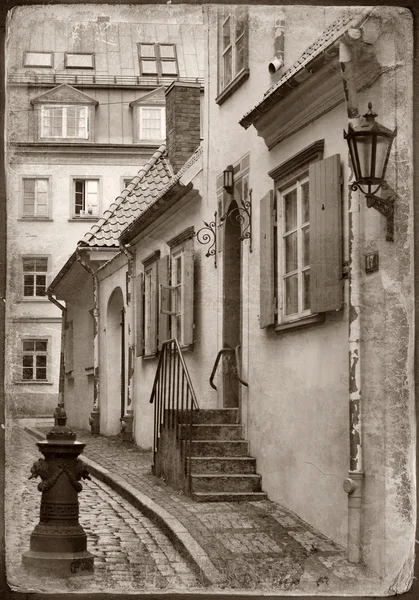Pequeña calle del viejo estilo vintage de la ciudad de Riga — Foto de Stock