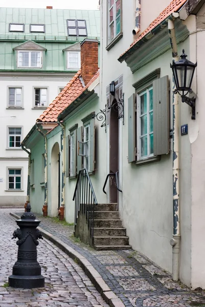 Calle en el casco antiguo. Riga, Letonia — Foto de Stock