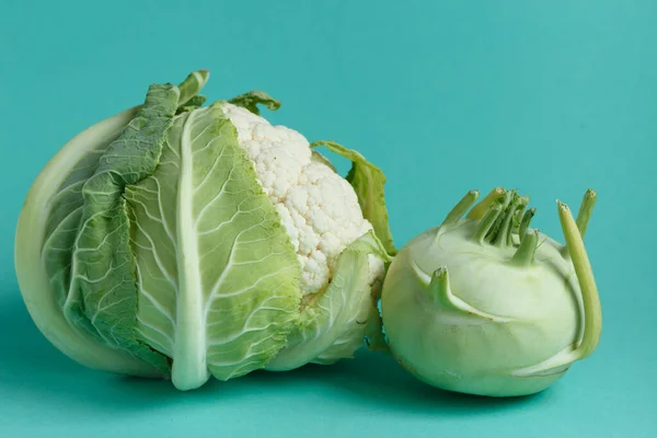 Cauliflower Kohlrabi Turquoise Background — Stock Photo, Image