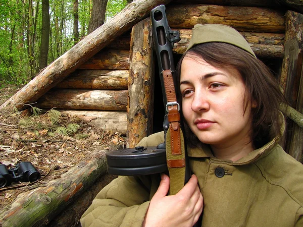 Vrouw met een machinegeweer. Stockfoto
