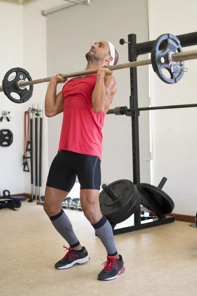 Athlete lifting weights — Stock Photo, Image